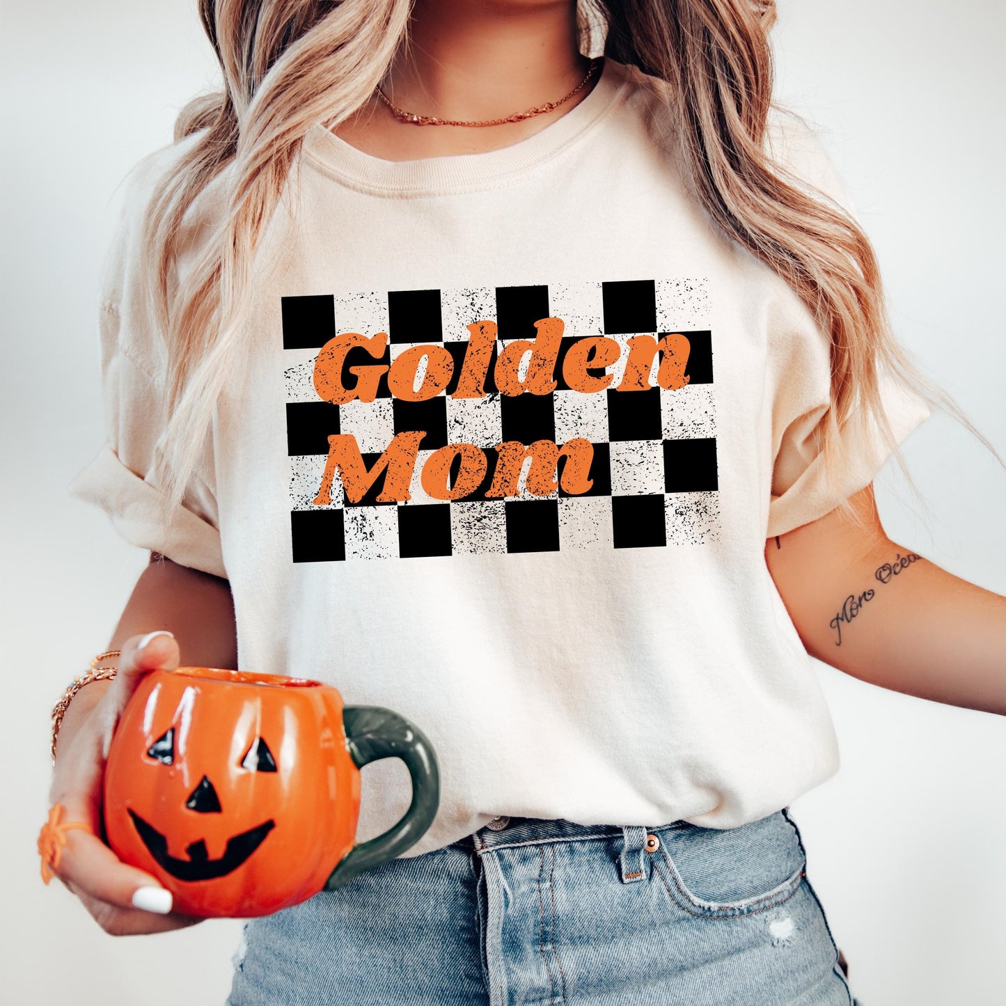 Retro checkered golden mom comfort colors t-shirt for golden dog moms