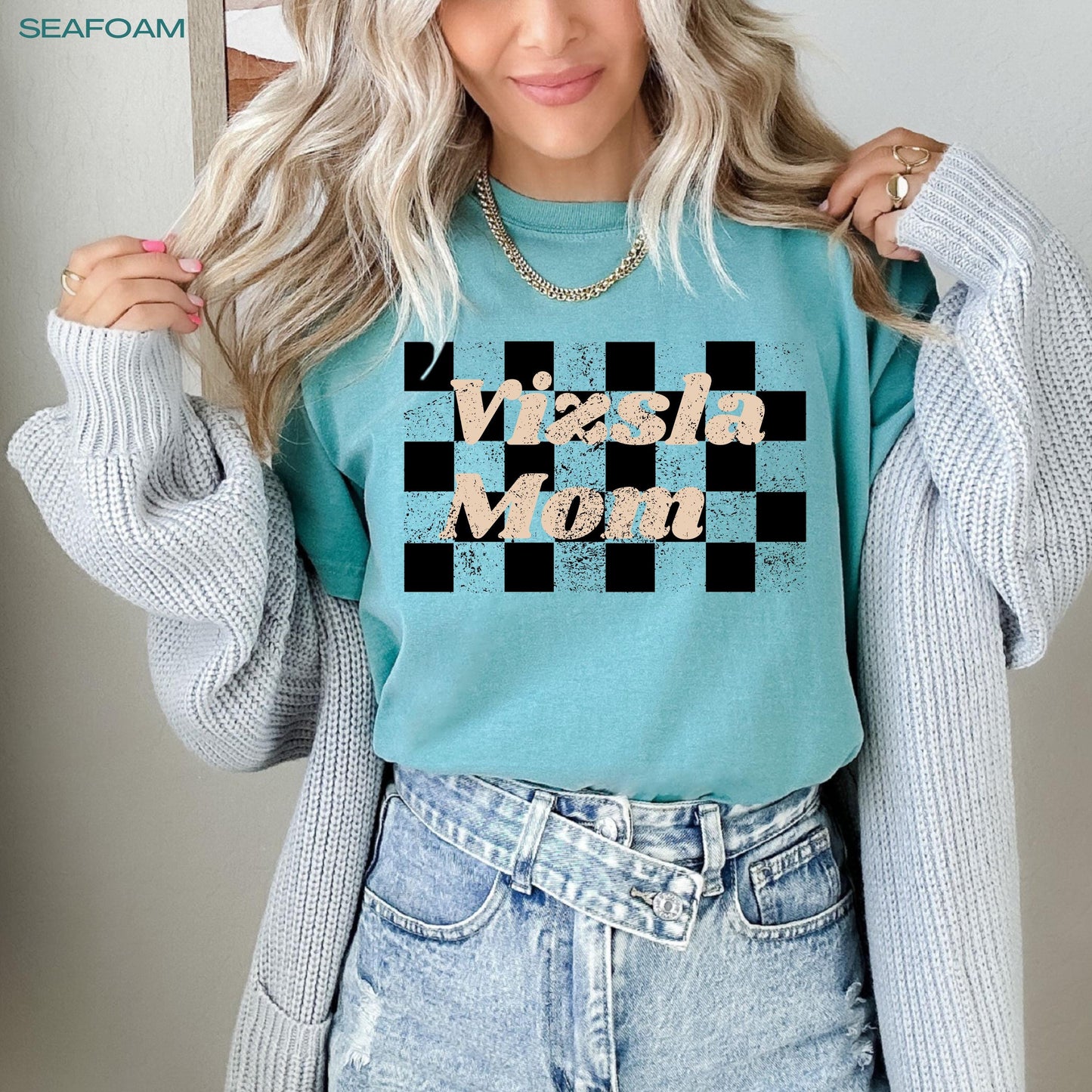 Retro Checkered Vizsla Mom Shirt, dog mom comfort colors® tshirt, vizsla gifts, motherhood t-shirt, vizsla grandma tee