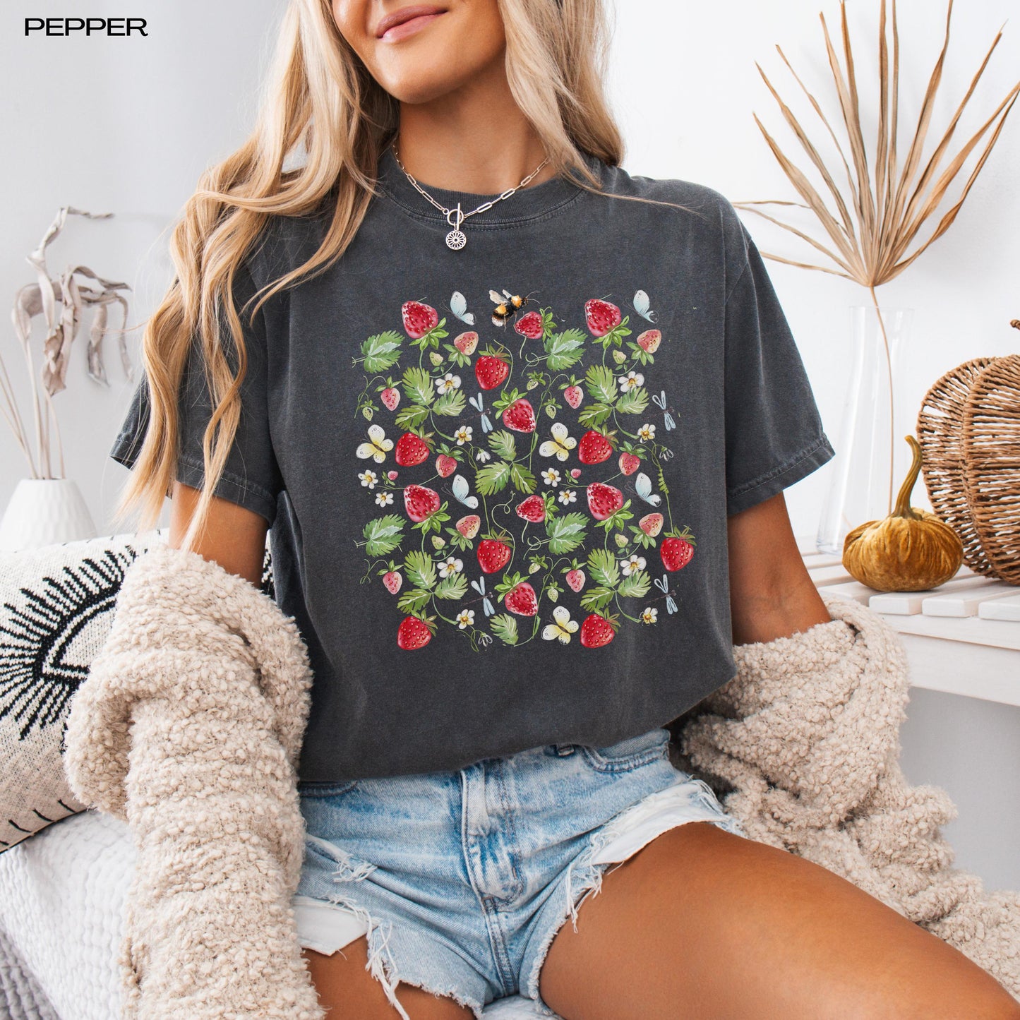 Fresh wild strawberries comfort colors 1717 pepper t-shirt for women