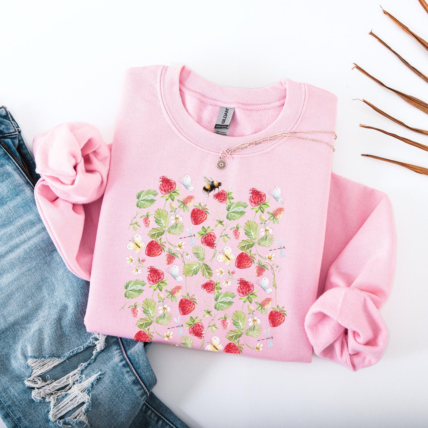 Fresh wild strawberries ligth pink sweatshirt for women