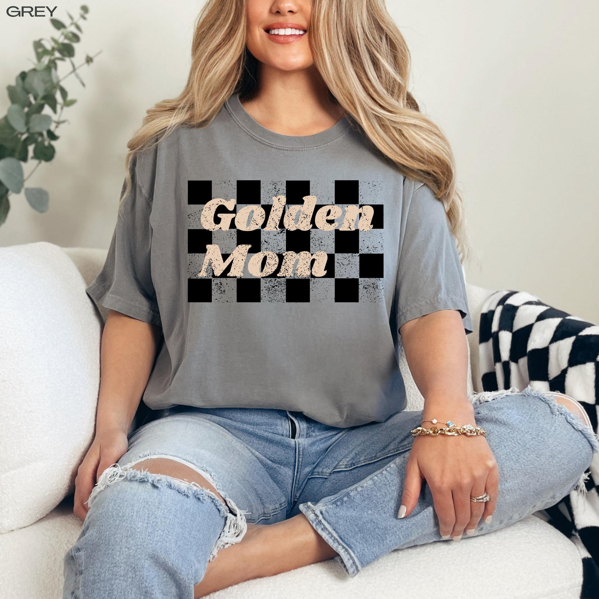Retro Checkered Golden Retriever Mom Shirt, dog mom comfort colors® tshirt, golden dog gifts, motherhood t-shirt, dog grandma tee