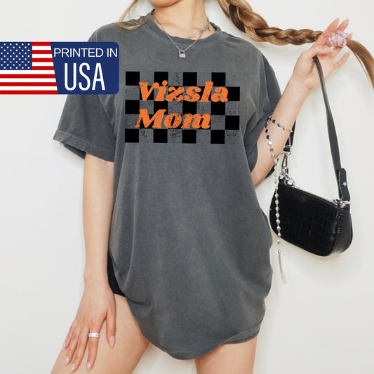 Retro Checkered Vizsla Mom Shirt, dog mom comfort colors® tshirt, vizsla gifts, motherhood t-shirt, vizsla grandma tee