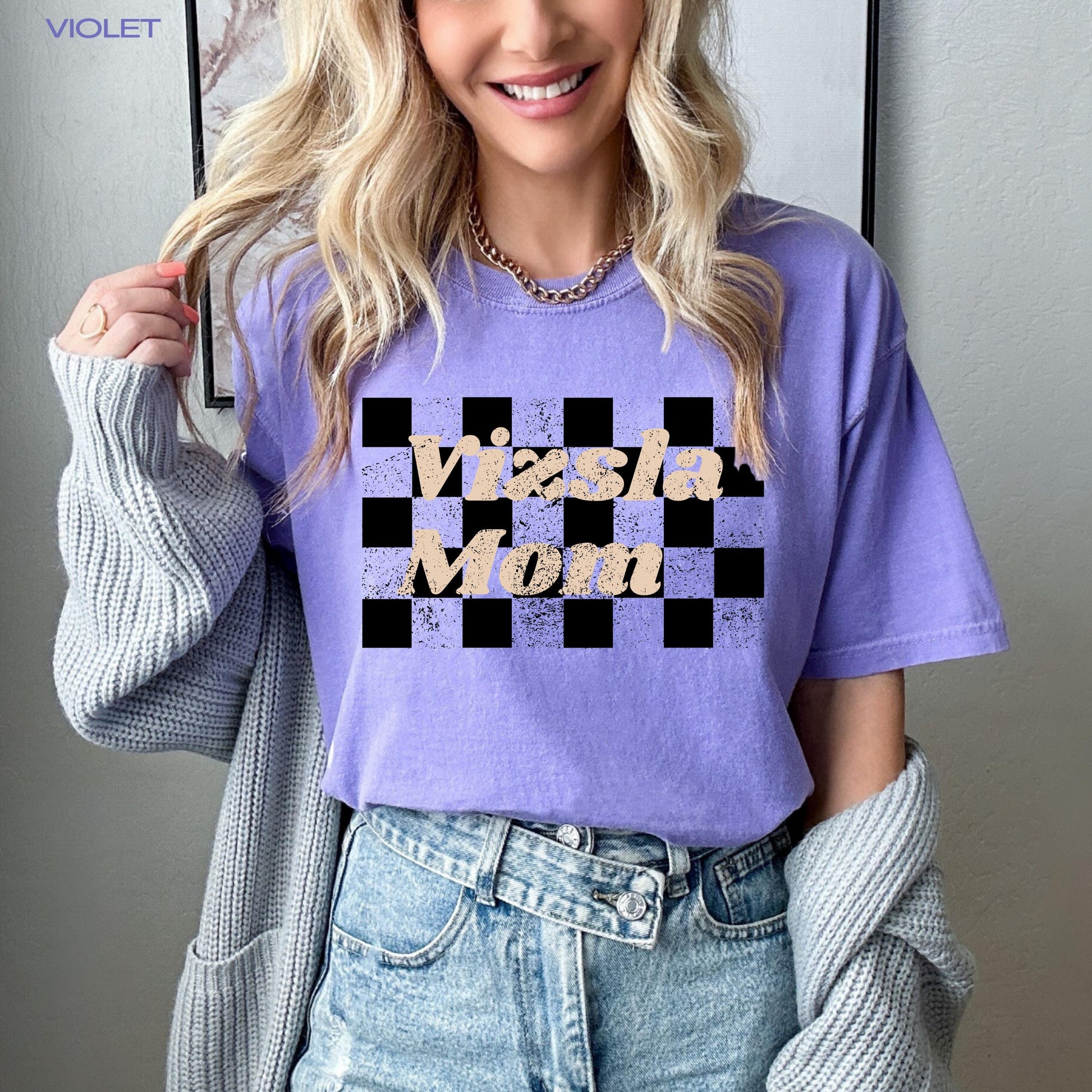 Retro Checkered Vizsla Mom Shirt, dog mom comfort colors® tshirt, vizsla gifts, motherhood t-shirt, vizsla grandma tee